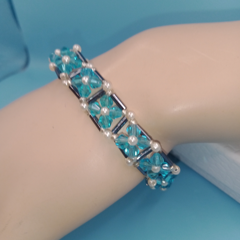 Elegant Blue and Silver Beaded Bracelet